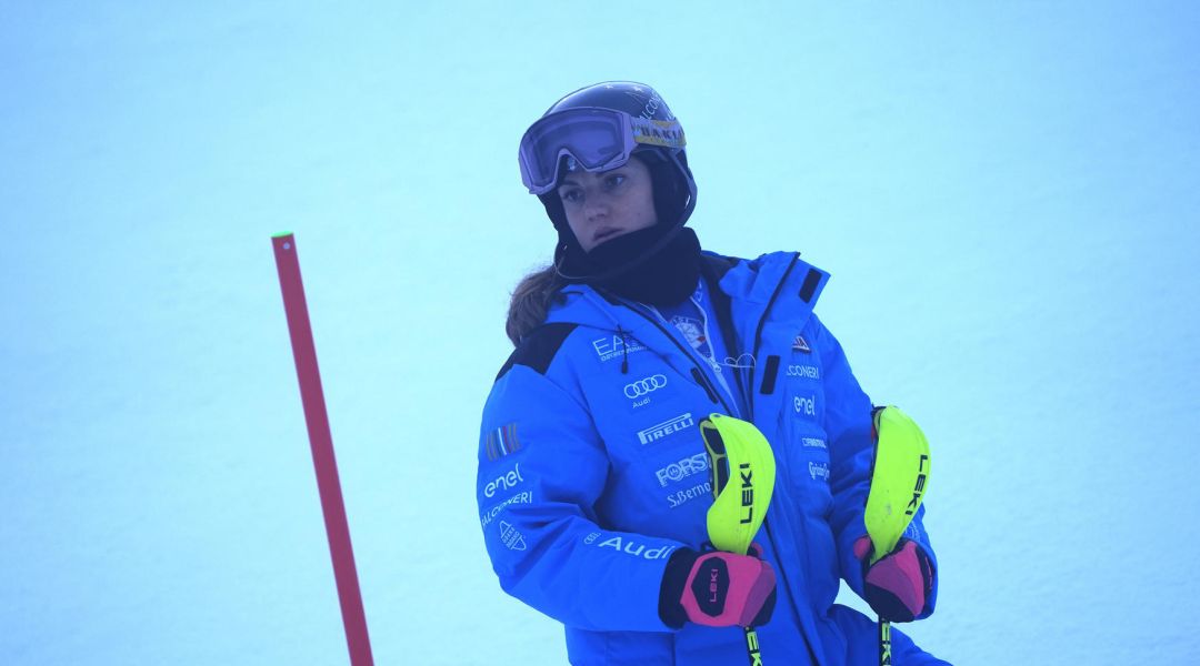 Peterlini, il guaio al ginocchio è serio: niente finali per la trentina, domani in slalom solo Della Mea e Trocker