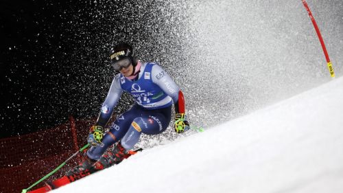 Salto con gli sci: Eva Pinkelnig guida una doppietta austriaca ad Hinzenbach, azzurre fuori dalla zona punti