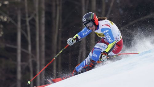 Elisa Platino deraglia nella 2^ manche, è della giovanissima Stefanie Grob il primo gigante di Sestriere