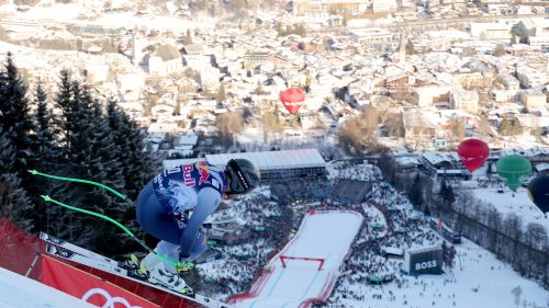 Sotto la pioggia di Schladming i numeri bassi fanno la differenza: guida Strasser, Vinatzer c'è!