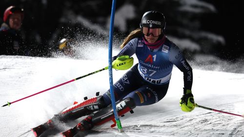 Sempre loro, Vlhova vs Shiffrin: 7 centesimi le dividono dopo la 1^ manche nella night race di Flachau