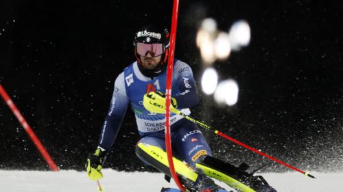 Sotto la pioggia di Schladming i numeri bassi fanno la differenza: guida Strasser, Vinatzer c'è!