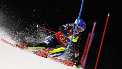 Sempre loro, Vlhova vs Shiffrin: 7 centesimi le dividono dopo la 1^ manche nella night race di Flachau