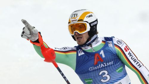 Sotto la pioggia di Schladming i numeri bassi fanno la differenza: guida Strasser, Vinatzer c'è!