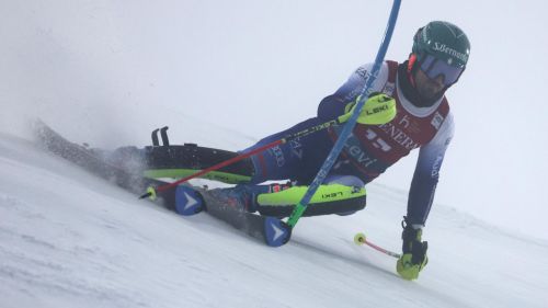 E' tripletta per il Team Constantini, ora sfida chiave a Tirinzoni. Primo ko per gli azzurri nel duello con Edin