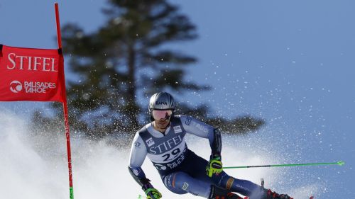 Hirscher torna in pista a Soelden dopo aver smaltito la bronchite: al suo fianco papà Ferdinand e per l'opening...