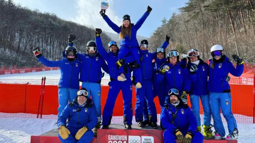 Sotto la pioggia di Schladming i numeri bassi fanno la differenza: guida Strasser, Vinatzer c'è!