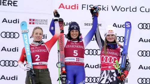 Liensberger sbaglia, la 'night race' di Flachau è di Camille Rast con una rimonta da sogno