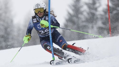 Jessie Diggins tiene botta sul Cermis e firma il bis al Tour de Ski, Sophia Laukli si prende la scalata finale