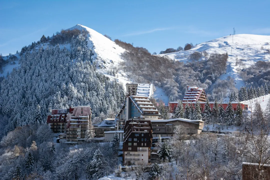 L’”urbanistica della neve” delle stazioni sciistiche cuneesi di Prato Nevoso, Artesina, Viola St. Grèè raccontata in una tesi