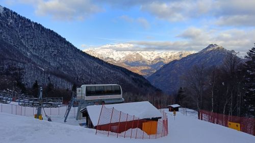 Partenza seggiovia Bimella con Monte Rosa sullo sfondo