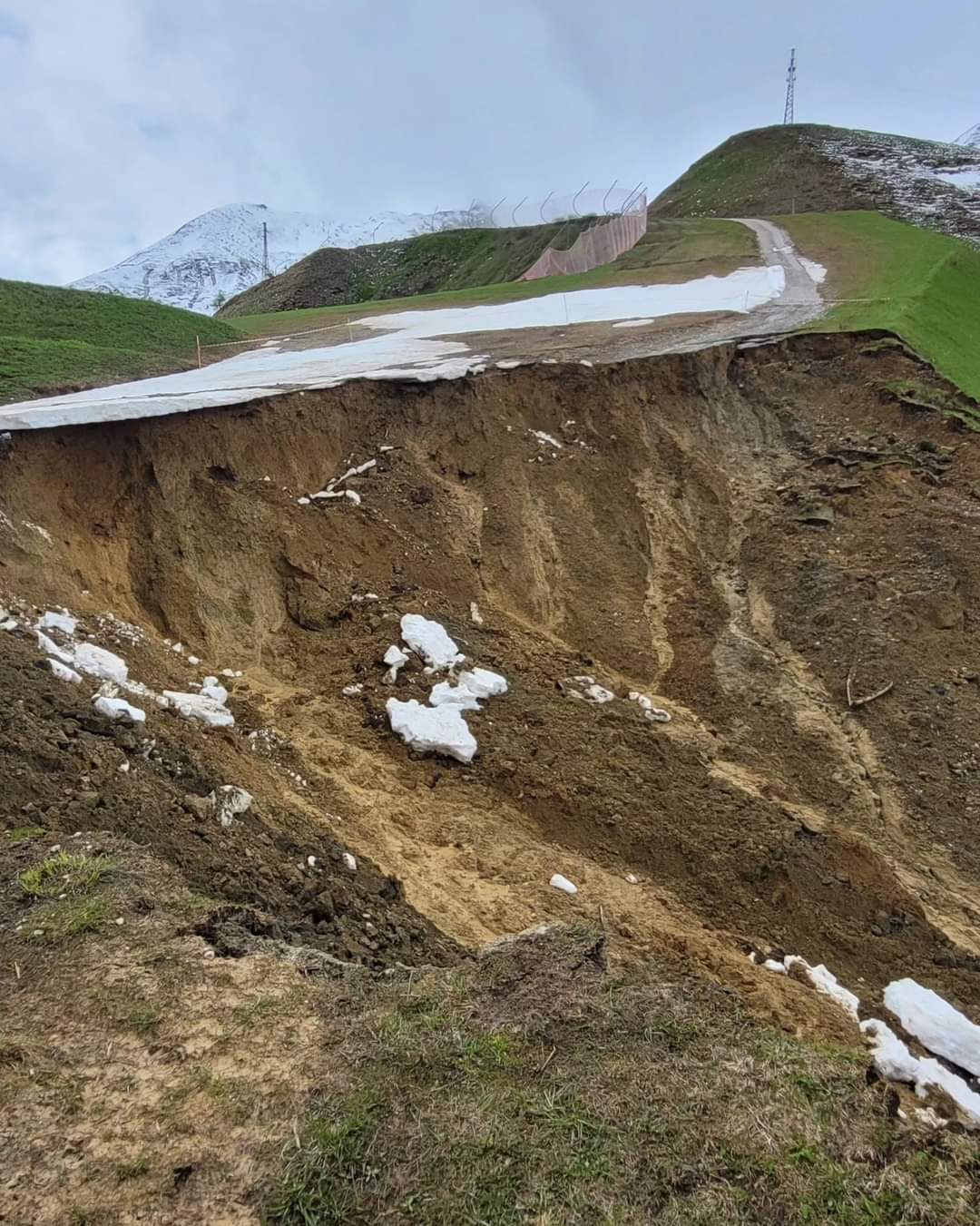 Foppolo, frana sulla pista che collega Montebello e Valgussera, il sindaco: 'Al lavoro per trovare soluzioni'