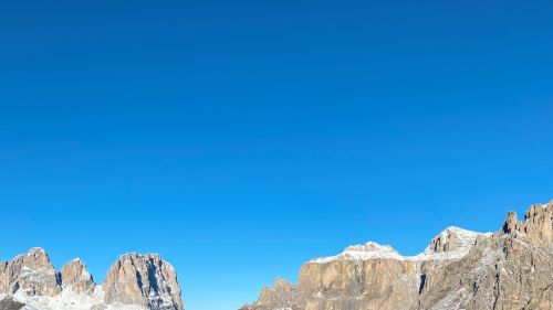 Vista sul sassolungo e gruppo del sella