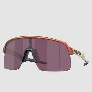 Prezzi Oakley sutro lite matte red gold colorshift sunglas prizm road black